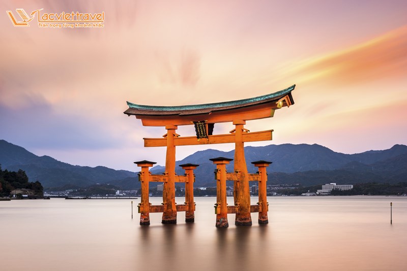 Đền Itsukushima - top 5 địa điểm du lịch ở Nhật Bản